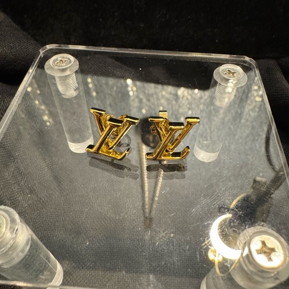 Louis Vuitton Classic Gold Lv Logo Earrings - Picture 1 of 3